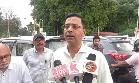 Dehradun News : देहरादून में पीडब्ल्यूडी सचिव ने ग्राउंड पर लिया सड़कों का जायजा