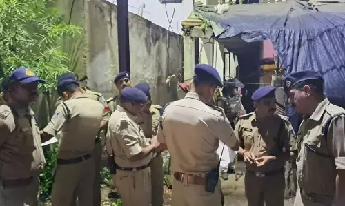 Indore News: बच्चे के जन्म पर किन्नर को पैसे देने से किया इंकार, परिवार का एक सदस्य उठा ले गए