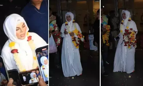 Rakhi Sawant Umrah News: उमराह से लौटी राखी सावंत उर्फ़ फातिमा, एयरपोर्ट पर हुआ भव्य स्वागत, हेटर्स को नहीं आया पसंद