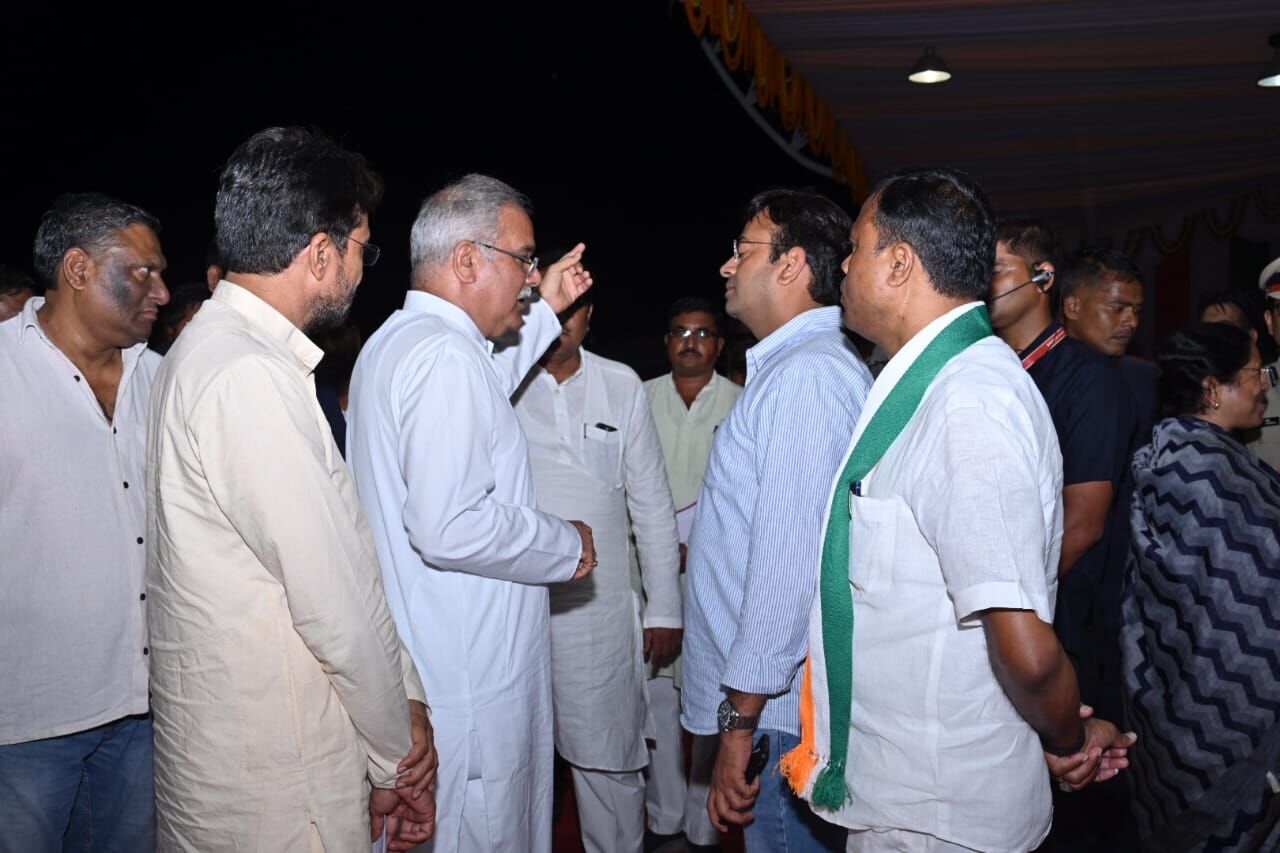 मुख्‍यमंत्री भूपेश बघेल आज शाम नवा रायपुर के मेला ग्राउंड पहुंचे, जहां उन्‍होंने सभा की तैयारियों का जायजा लिया।