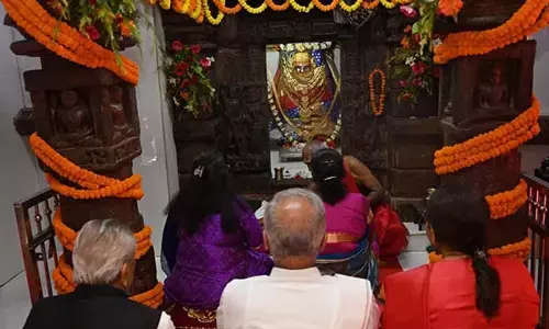 President Draupadi Murmu Visit in Chhattisgarh: आदिशक्ति मां महामाया देवी के दरबाद में राष्‍ट्रपति मुर्मू, रतनपुर मंदिर में दर्शन की देखें तस्‍वीरें