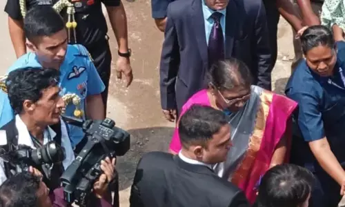 President Draupadi Murmu Visit in Chhattisgarh: जब बच्चों को देख राष्ट्रपति ने रुकवाया अपना काफिला, फिर क्‍या हुआ...देखिए फोटो और वीडियो