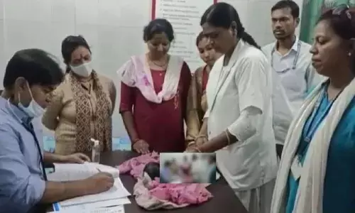 Begusarai News: मां-बाप की दरिंदगी, 5 दिन की मासूम को प्लास्टिक के थैले में बंदकर फेंका, चायवाले ने यूं बचाई जान