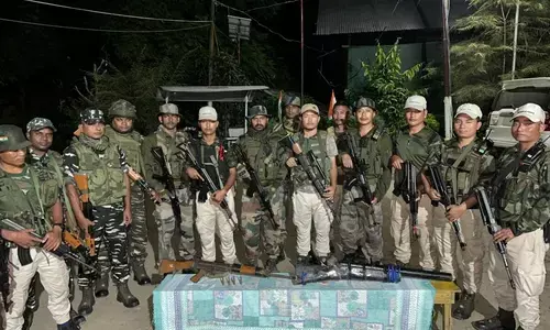 Manipur Violence Update : मणिपुर में लूटे गए हथियार बरामद, प्रतिद्वंद्वी समूहों के बीच गोलीबारी