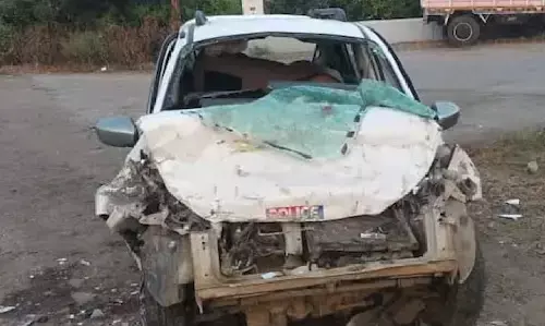 Madhya Pradesh: खरगोन जिले में खड़े ट्रक से कार की जोरदार टक्कर, तीन पुलिसकर्मियों की मौत