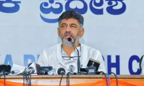 Karnataka News: कर्नाटक में महिलाओं के लिए मुफ्त यात्रा योजना के खिलाफ निजी ट्रांसपोर्टरों का बंद का आह्वान