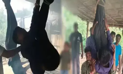 Crime News: चोरी के शक में दलित युवक को उल्टा लटकाकर पीटा, नीचे जला दी आग