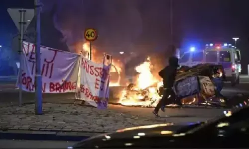 Sweden Quran Burning: स्वीडन में फिर हुई कुरान जलाने की घटना, हिंसा भड़कने के बाद कई हिरासत में