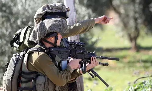 Israel News : इजरायली सैनिकों ने वेस्ट बैंक में फिलिस्तीनी बंदूकधारी को मार गिराया