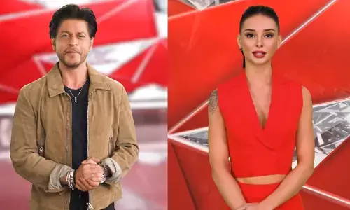 AI Anchor Sana - Shahrukh Khan: शाहरुख खान से बोलीं एआई एंकर सना, मेरे एआई दिल में भी कुछ-कुछ होता है...