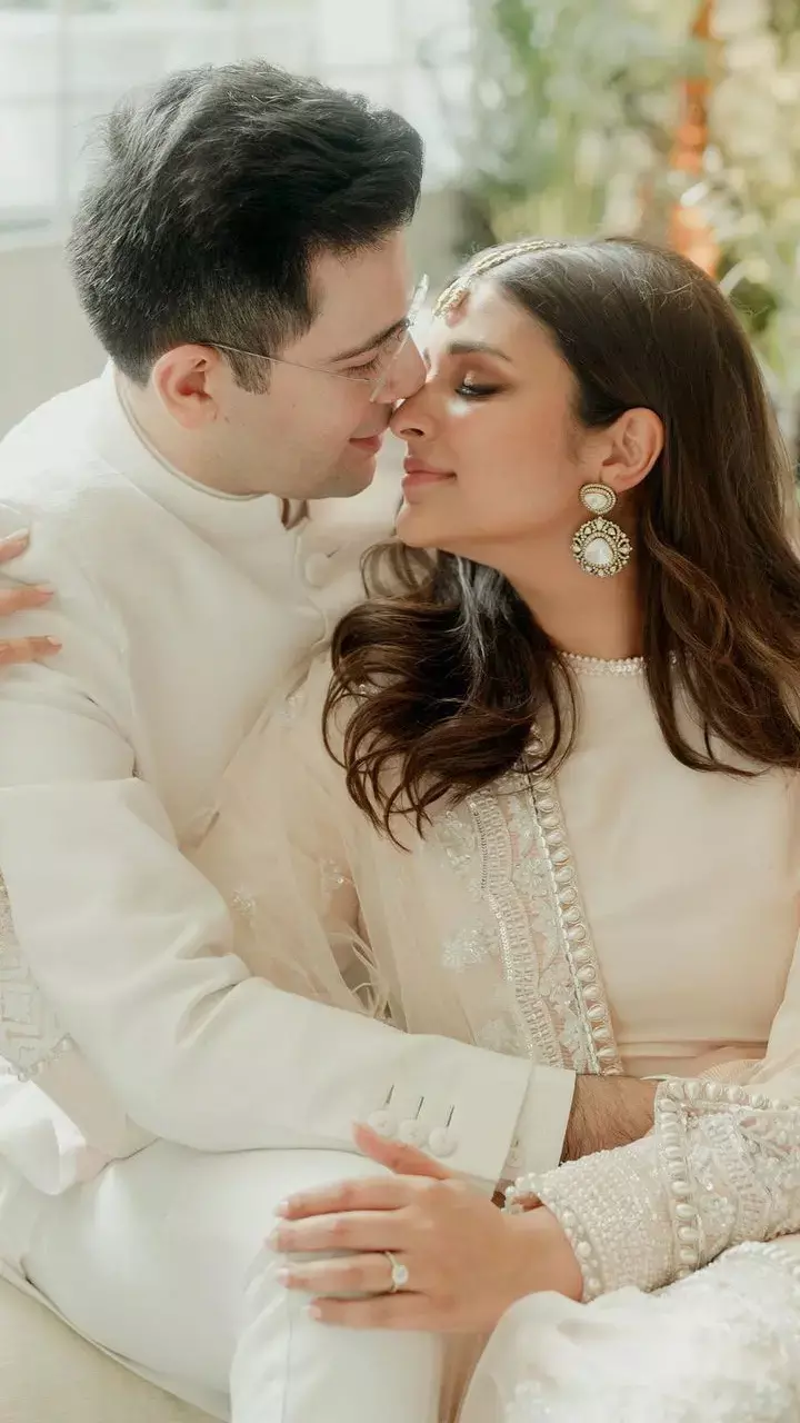 राघव चड्ढा और परिणीति की शादी की तैयारियों के बीच वायरल हुआ इनविटेशन कार्ड