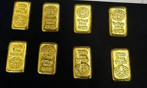 Hyderabad Gold Smuggling: सोना तस्करी मामले में यात्री और एयरपोर्ट कर्मचारी गिरफ्तार
