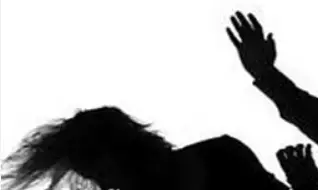 Kanpur Crime: कानपुर की साढ़ पुलिस पर थाने में बेटी के कपड़े उतारकर तलाशी लेने का आरोप