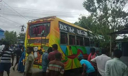 Karnataka Road Accident: कर्नाटक में स्कूली बच्चों के एक समूह को बस ने मारी टक्कर, एक की मौत