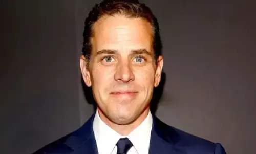 Hunter Biden News: अमेरिकी राष्ट्रपति के बेटे हंटर बिडेन बंदूक खरीद और कर अपराधों के लिए कटघरे में हैं