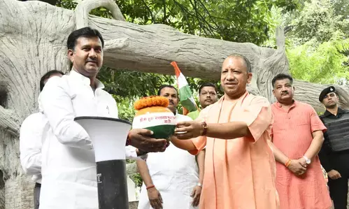 UP News Today: भारत को सबसे बड़ी महाशक्ति के रूप में देखना हर भारतीय की इच्छा : योगी