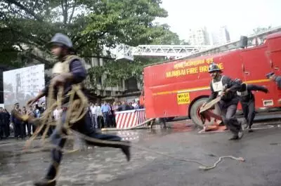 Mumbai Fire News: जलती हुई पांच मंजिला इमारत से दो नवजात समेत 33 लोगों को सुरक्षित निकाला Mumbai Fire News: जलती हुई पांच मंजिला इमारत से दो नवजात समेत 33 लोगों को सुरक्षित निकाला
