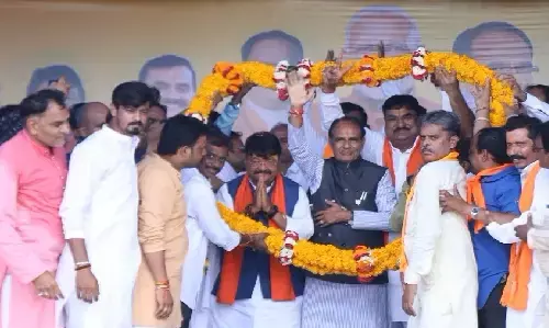 Madhya Pradesh News:मध्य प्रदेश में 450 रुपये में मिलेगा गैस सिलिंडर, चुनाव से पहले शिवराज चौहान का बड़ा ऐलान