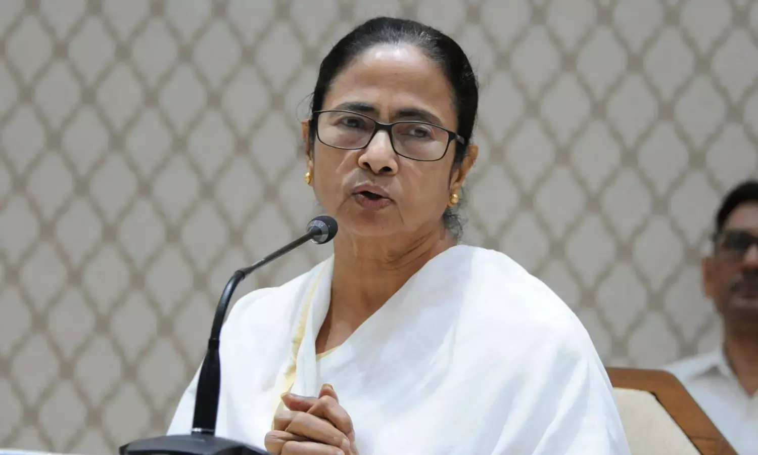 Mamta Cabinet Reshuffle: बंगाल कैबिनेट में बड़ा फेरबदल, छह मंत्रियों के विभाग बदले गए