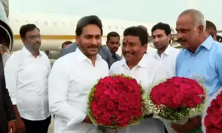 Andhra Pradesh News: 10 दिवसीय लंदन दौरे से वपास लौटे आंध्र सीएम वाई.एस. जगन मोहन रेड्डी
