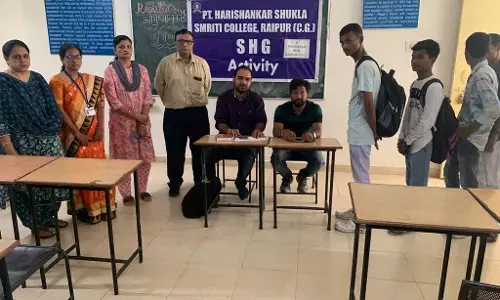 Pt. Harishankar Shukla Smriti Mahavidyalaya: पं. हरिशंकर शुक्ल स्मृति महाविद्यालय में, आयुष्मान कार्ड निर्माण शिविर का आयोजन....