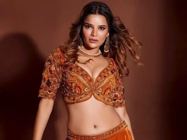 Archana Gautam : एक्ट्रेस अर्चना गौतम का हैरान करने वाला खुलासा, बोली- इंग्लिश अच्छी नहीं होने के...