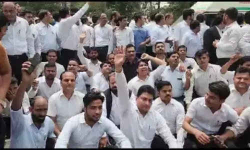 UP Advocate Strike: हापुड़ लाठीचार्ज को लेकर उत्तर प्रदेश में लगातार वकीलों की हड़ताल