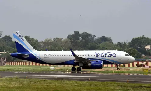 Indigo Airlines : इंडिगो के बेड़े में शामिल 11 पीडब्लू इंजनों से 5 को हटाया गया: डीजीसीए