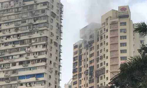 Mumbai Fire News: मुंबई की 12 मंजिला इमारत में लगी भीषण आग, फायर ब्रिगेड ने 60 लोगों को किया रेस्क्यू