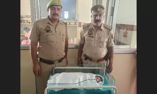 Noida Crime News: नोएडा में दरिंदगी, नाले में पड़ा मिला नवजात, पुलिस ने अस्पताल में भर्ती कर बचाई जान