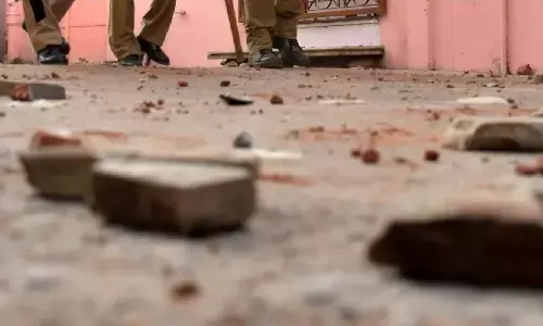 Gujarat Crime News: गुजरात में धार्मिक जुलूस पर हुआ पथराव, उप निरीक्षक सहित 10 घायल