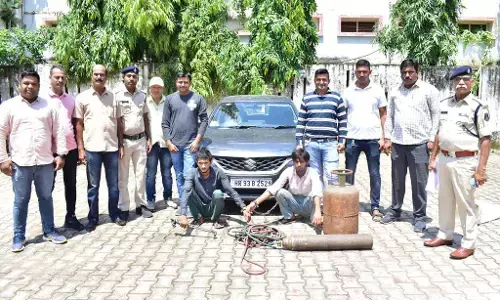 Durg News: ATM से 70 उड़ाने वाले दो आरोपी गिरफ्तार, चोरी करने का तरीका जान आप भी रह जाएंगे हैरान...