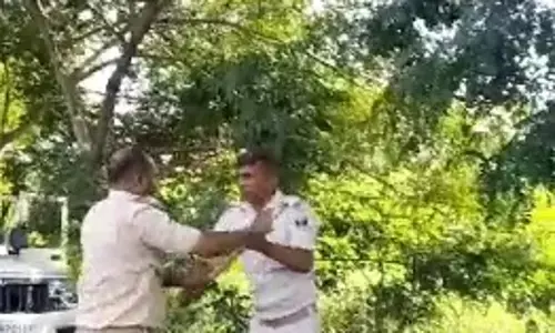 Bihar Police Viral Video: बिहार पुलिस के दो सिपाहियों में आपसी मारकूट का वीडीओ हुआ वायरल