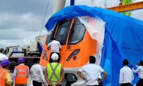 Bhopal Metro: मेट्रो ट्रेन के नक्शे में अब भोपाल का नाम भी, इंजन और ट्रेन पहुंचा, किसी भी दिन ट्रायल रन