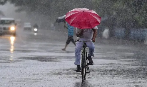 छत्तीसगढ़ में 2 दिन ओले और आंधी का अलर्ट, रायपुर समेत कई जिलों में बारिश की संभवना