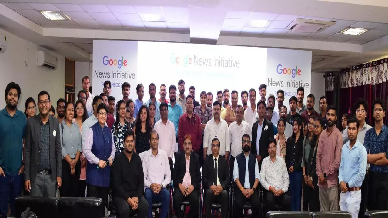 Google News Initiative: गूगल न्यूज इनिशिएटिव ने रायपुर के पत्रकारों के लिए पोलचेक कार्यशाला 2023 का आयोजन कराया... Google News Initiative: गूगल न्यूज इनिशिएटिव ने रायपुर के पत्रकारों के लिए पोलचेक कार्यशाला 2023 का आयोजन कराया...