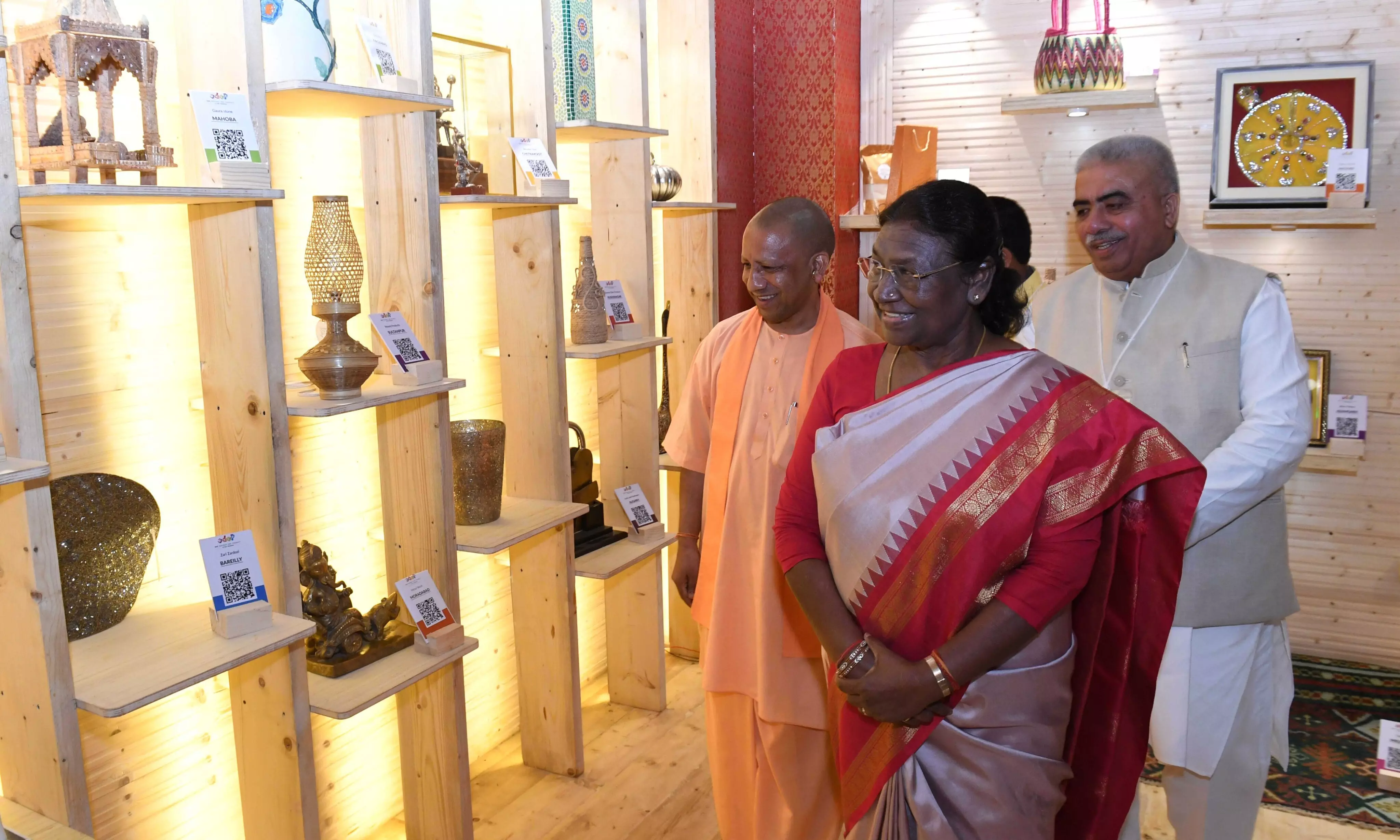 UP International Trade Show : हर घर जल गांव बना आकर्षण, सीएम योगी और राष्ट्रपति ने किया दौरा