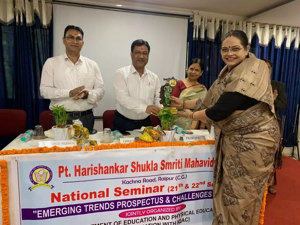 Pt. Harishankar Shukla College: एमर्जिंग ट्रेंड्स प्रोस्पेक्ट्स एंड चैलेंजस इन NEP2020 विषय पर पं. हरिशंकर शुक्ल स्मृति महाविद्यालय में दो दिवसीय राष्ट्रीय संगोष्ठी का आयोजन