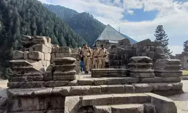 Gangabal Harmukh Yatra: कश्मीरी पंडितों ने गांदरबल से शुरू की ऐतिहासिक यात्रा