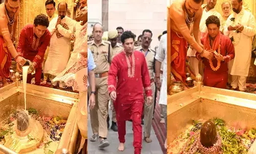 Sachin Tendulkar News : दिग्गज क्रिकेटर सचिन तेंदुलकर पहुंचे महादेव के नगरी, काशी विश्वनाथ मंद‍िर में की पूजा, देखें वीडियो...