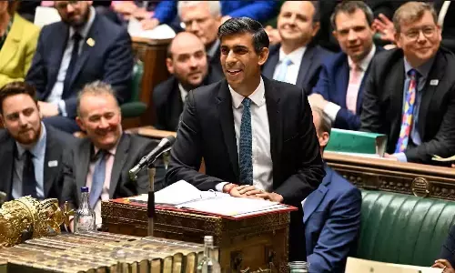 UK News Hindi: UK में नेक्स्ट जनरेशन के सिगरेट खरीदने पर लगा सकता है बैन, PM सुनक बना रहे ये प्लान?