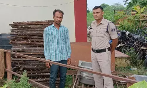 Raipur News: बोरियाकला हाउसिंग बोर्ड के फ्लैटों में दरवाजे, खिड़की, टंकी चोरी करने वाला पकड़ाया, चोरी का सामना भी जब्त