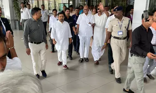 Gautam Adani News: गौतम अडानी से मिले शरद पवार, मची सियासी हलचल, जानें मुलाकात को लेकर क्या बोले NCP चीफ