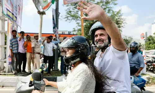 Rahul Gandhi Scooty Ride: जयपुर में छात्रा के साथ स्कूटी में पीछे बैठकर किया सफर