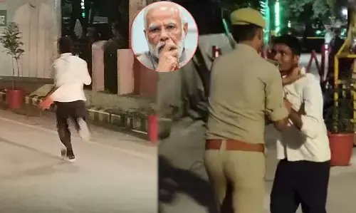 Pm Modi In Varanasi: मोदी की सुरक्षा में चूक, सेना भर्ती की तैयारी कर रहा युवक फ्लीट के आगे कूदा, नौकरी की मांग को लेकर PM से मिलना चाहता था