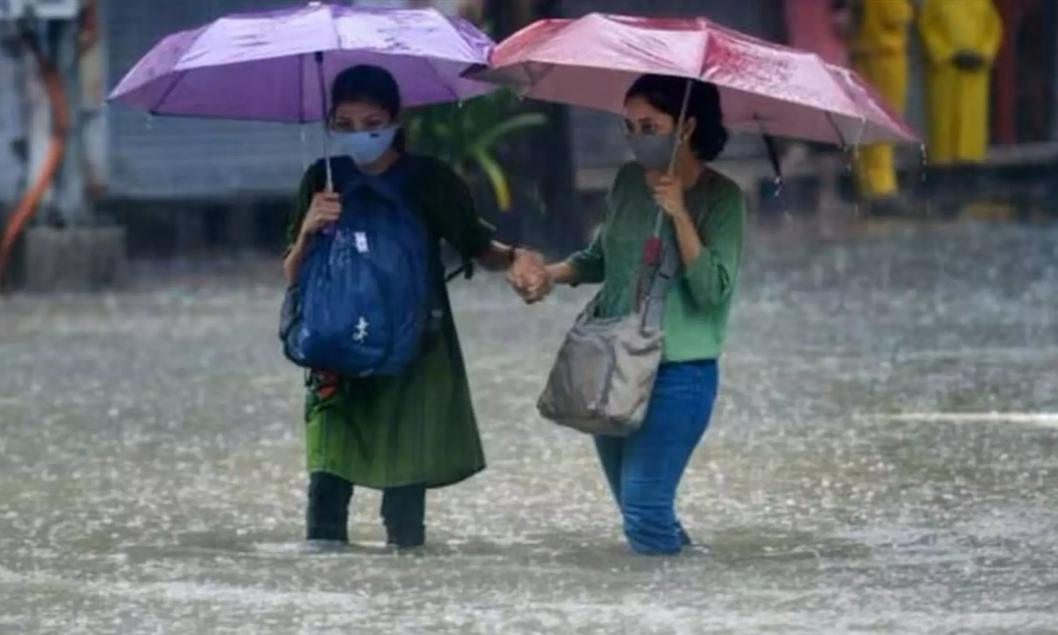 Weather Update: IMD ने देश के इन हिस्सों में जताई भारी बारिश की आशंका, जारी हुआ रेड अलर्ट Weather Update: IMD ने देश के इन हिस्सों में जताई भारी बारिश की आशंका, जारी हुआ रेड अलर्ट