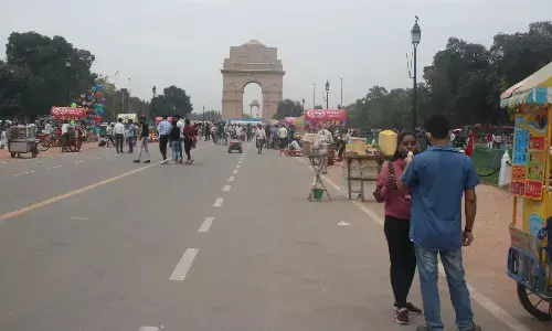 ​Delhi Weather Today: दिल्ली में रविवार को अधिकतम तापमान 34.4 डिग्री सेल्सियस रहा, सोमवार को बादल छाए रहने का अनुमान