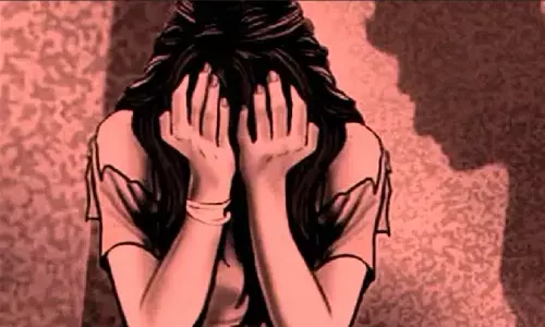 Bihar Crime News: बिहार में दलित महिला के साथ दरिंदगी, दलित महिला के ऊपर किया पेशाब, निर्वस्त्र कर बुरी तरह पीटा