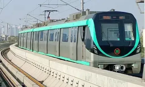 नोएडा मेट्रो स्टेशन पर तमंचा लेकर पहुंच गया युवक, जानिए फिर क्या हुआ?