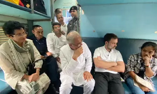 Rahul Gandhis train journey:  राहुल गांधी की ट्रेन यात्रा: बिलासपुर से रायपुर तक की इंरटसिटी एक्‍सप्रेस के स्‍लीपर क्‍लास में यात्रा